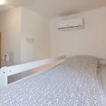 Auberge de jeunesse Kvarner-rooms With Private Bathrooms& Dorms *