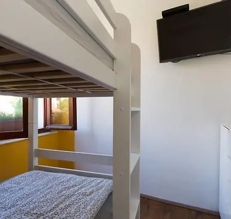 Hostel Kvarner-rooms With Private Bathrooms& Dorms *