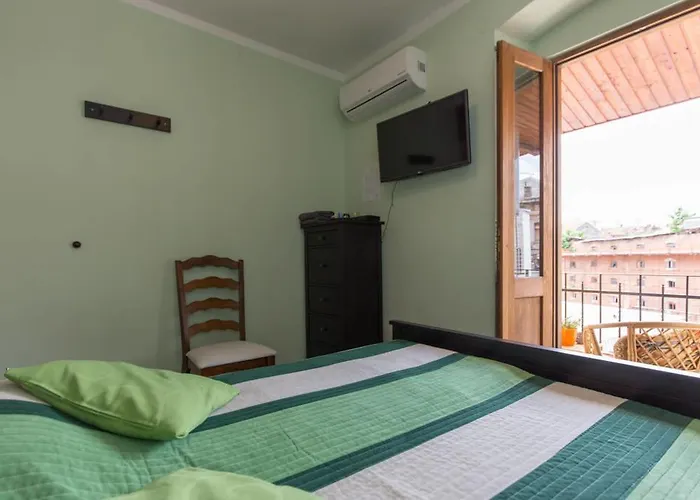 Hostel Kvarner-rooms With Private Bathrooms& Dorms