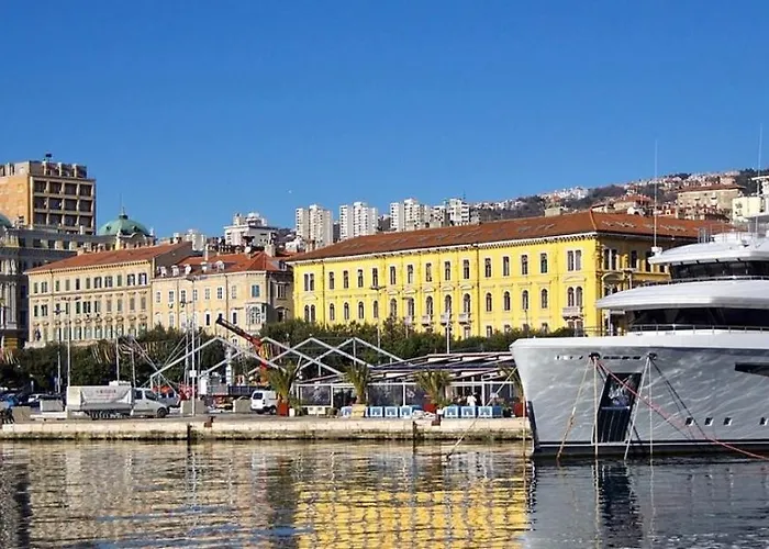 Hostel Kvarner-rooms With Private Bathrooms& Dorms Rijeka