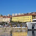 Hostel Kvarner-rooms With Private Bathrooms& Dorms Rijeka