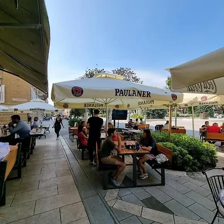 Hostal Kvarner-rooms With Private Bathrooms& Dorms *