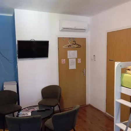 Kvarner-rooms With Private Bathrooms& Dorms *