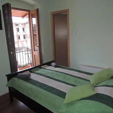 Hostel Kvarner-rooms With Private Bathrooms& Dorms *