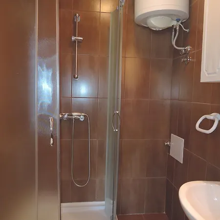 Kvarner-rooms With Private Bathrooms& Dorms Rijeka