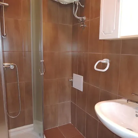 Hostel Hostel Kvarner-All Rooms With Private Bathrooms & Dorms