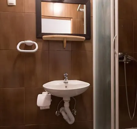Hostel Kvarner-rooms With Private Bathrooms& Dorms Fiume