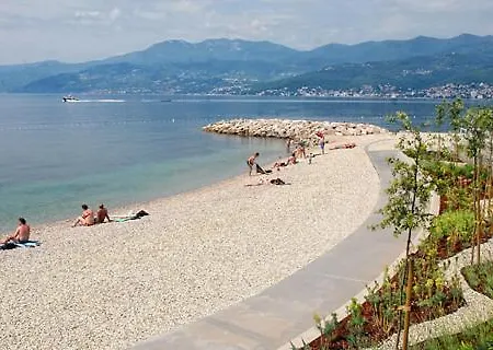 Hostel Kvarner-All Rooms With Private Bathrooms & Dorms * Rijeka