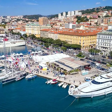 Hostel Kvarner-rooms With Private Bathrooms& Dorms Fiume