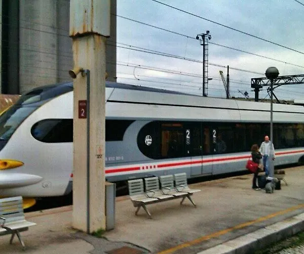 Kvarner-rooms With Private Bathrooms& Dorms リエカ