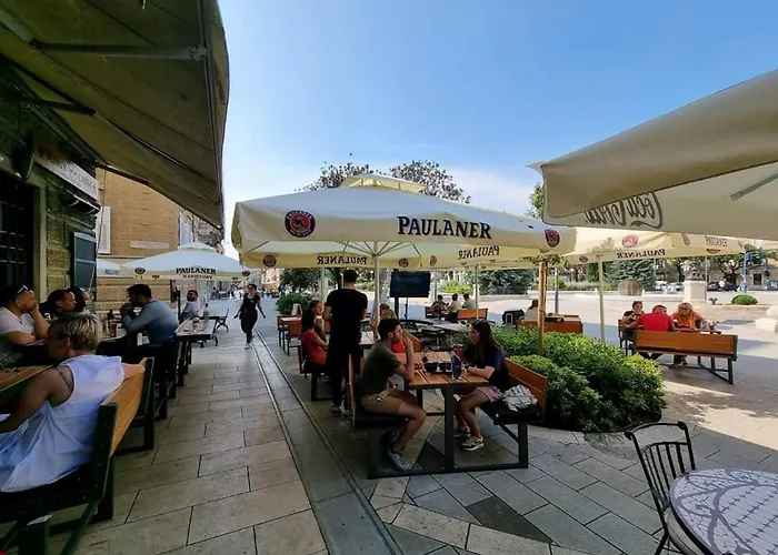 ホステル Kvarner-rooms With Private Bathrooms& Dorms *