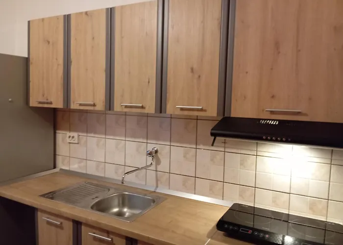 Kvarner-rooms With Private Bathrooms& Dorms ホステル *