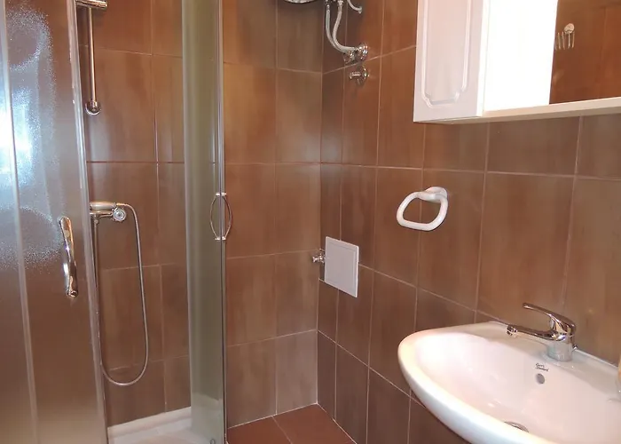 ホステル Kvarner-rooms With Private Bathrooms& Dorms