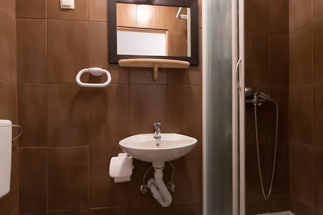 ホステル Kvarner-rooms With Private Bathrooms& Dorms リエカ