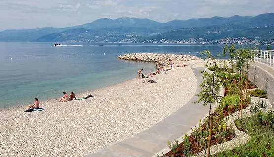 Kvarner-rooms With Private Bathrooms& Dorms * リエカ